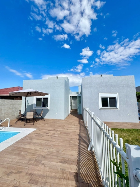 Casa Compacta e Moderna com Suíte, Piscina Aquecida e Placas Solares –: 10ª foto da galeria de imagens do imóvel