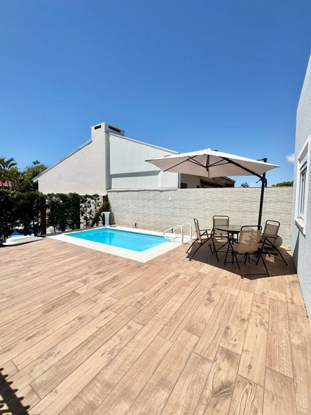 Casa Compacta e Moderna com Suíte, Piscina Aquecida e Placas Solares –: 18ª foto da galeria de imagens do imóvel