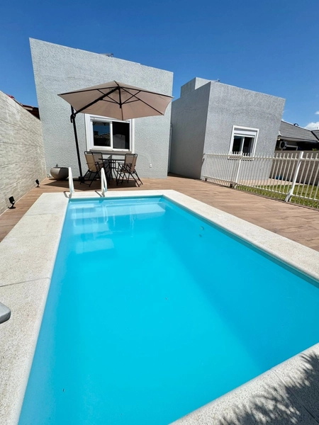 Casa Compacta e Moderna com Suíte, Piscina Aquecida e Placas Solares –: 35ª foto da galeria de imagens do imóvel
