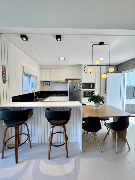 Casa Compacta e Moderna com Suíte, Piscina Aquecida e Placas Solares –: 34ª foto da galeria de imagens do imóvel