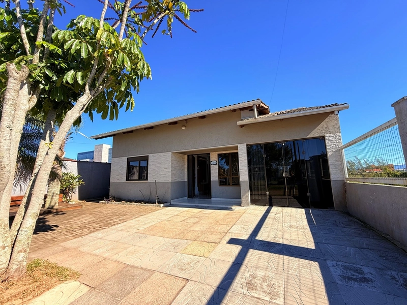 Casa com 3 Dormitórios, Pátio Amplo e churrasqueira!: 15ª foto da galeria de imagens do imóvel