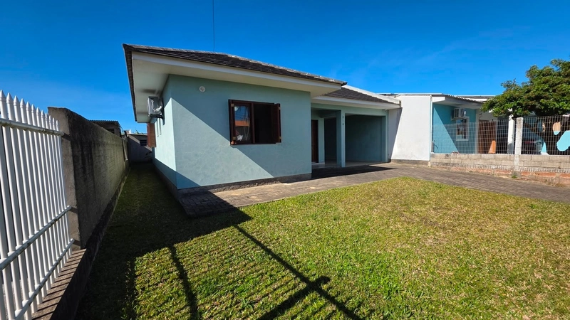 Linda Casa em Rainha do Mar com 3 Dormitórios e Pátio Amplo!: 1ª foto da galeria de imagens do imóvel