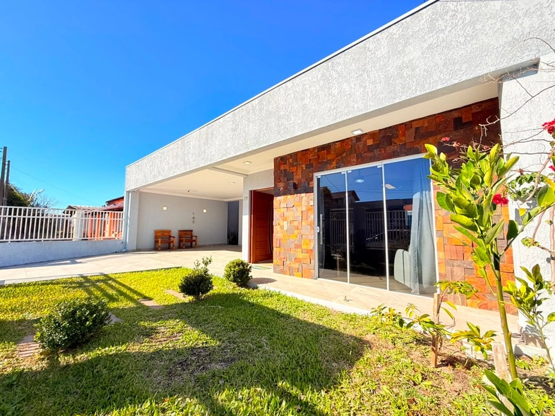 Casa á Venda com 3 Dormitórios, Living Integrado e Pátio Amplo!: 1ª foto da galeria de imagens do imóvel