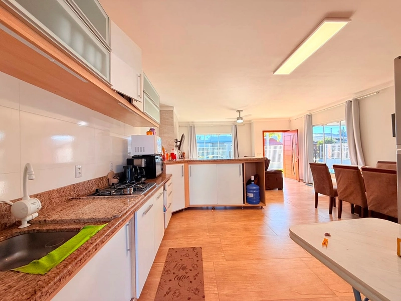 Casa á Venda com 3 Dormitórios, Living Integrado e Pátio Amplo!: 3ª foto da galeria de imagens do imóvel