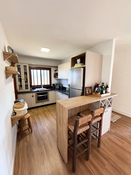 Linda Casa em Xangri-Lá com Living integrado e Anexo Completo!: 3ª foto da galeria de imagens do imóvel