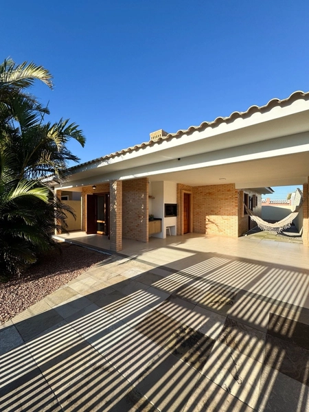 Linda Casa em Xangri-Lá com Living integrado e Anexo Completo!: 1ª foto da galeria de imagens do imóvel
