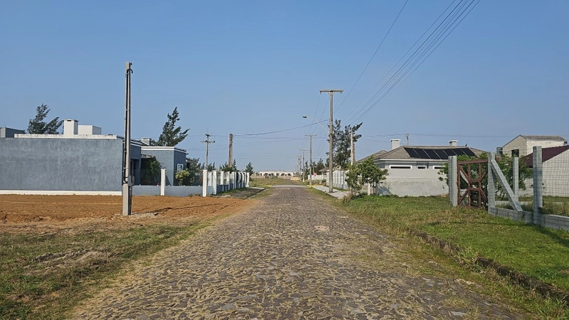 Terreno à venda em Atlantida Sul: 1ª foto da galeria de imagens do imóvel