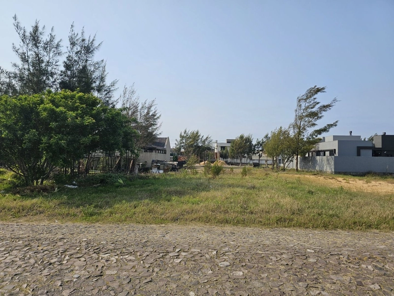 Terreno à venda em Atlantida Sul: 2ª foto da galeria de imagens do imóvel