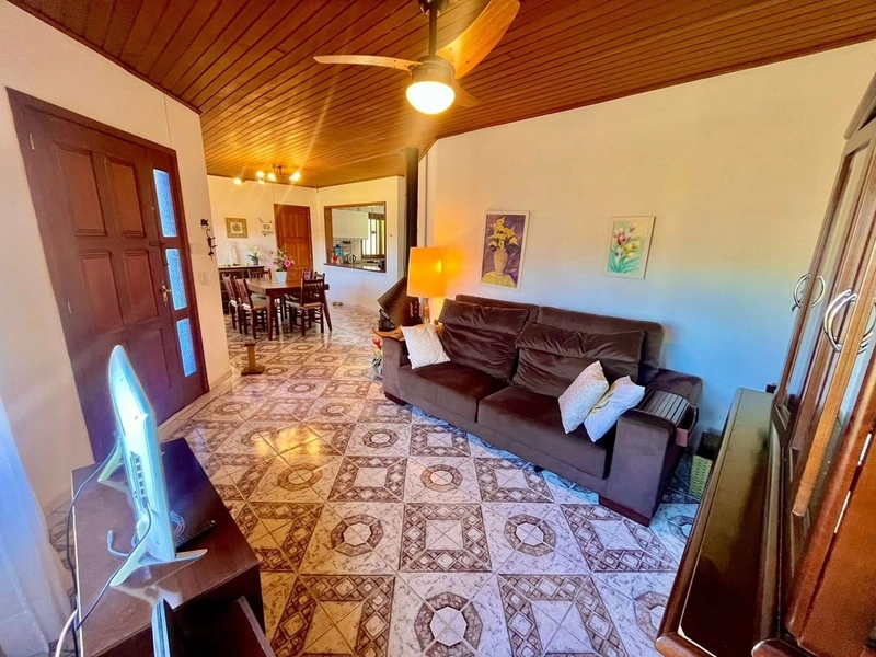 Casa com Suíte, Churrasqueira e Living Integrado: 10ª foto da galeria de imagens do imóvel