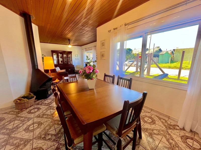 Casa com Suíte, Churrasqueira e Living Integrado: 17ª foto da galeria de imagens do imóvel