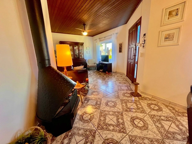 Casa com Suíte, Churrasqueira e Living Integrado: 11ª foto da galeria de imagens do imóvel