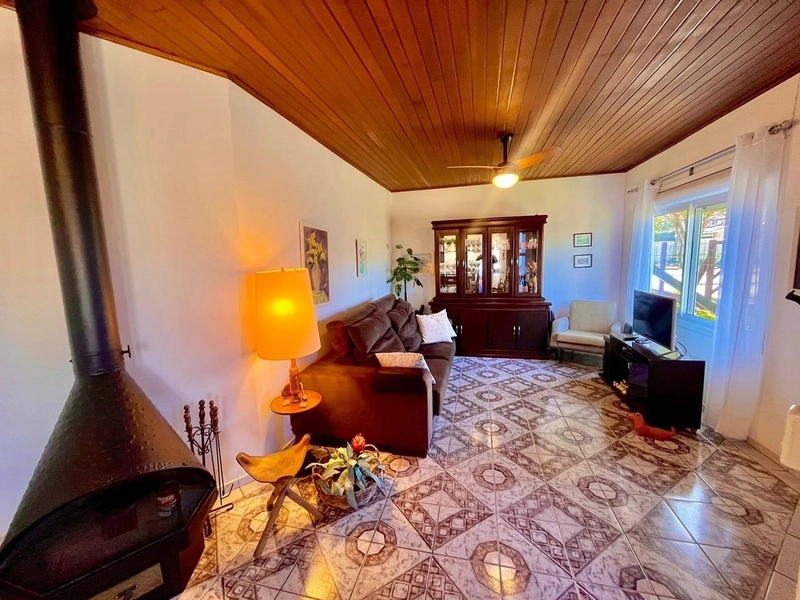 Casa com Suíte, Churrasqueira e Living Integrado: 13ª foto da galeria de imagens do imóvel