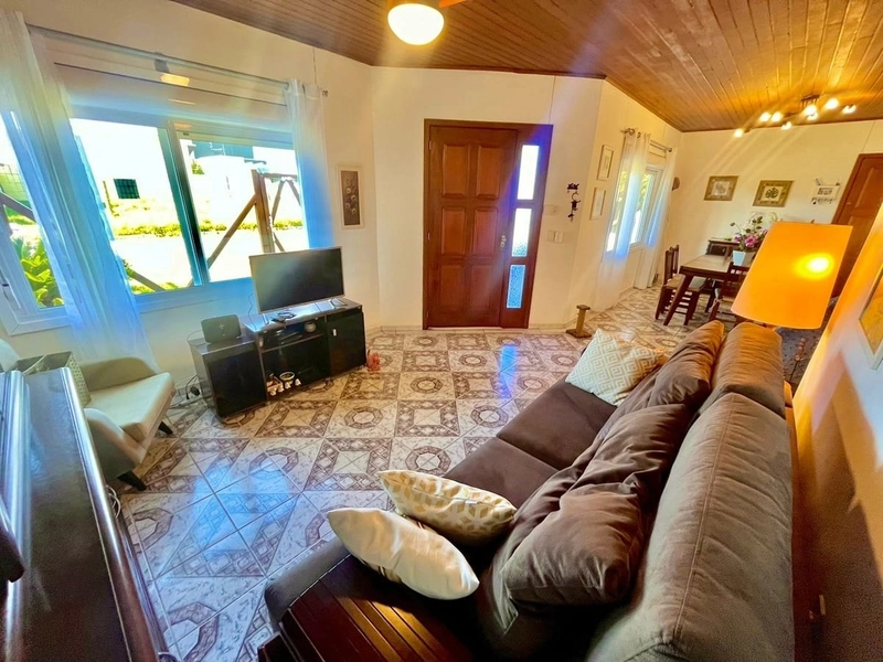Casa com Suíte, Churrasqueira e Living Integrado: 12ª foto da galeria de imagens do imóvel