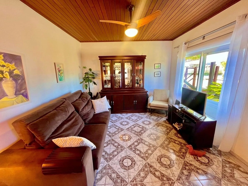 Casa com Suíte, Churrasqueira e Living Integrado: 8ª foto da galeria de imagens do imóvel