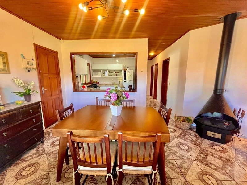 Casa com Suíte, Churrasqueira e Living Integrado: 15ª foto da galeria de imagens do imóvel