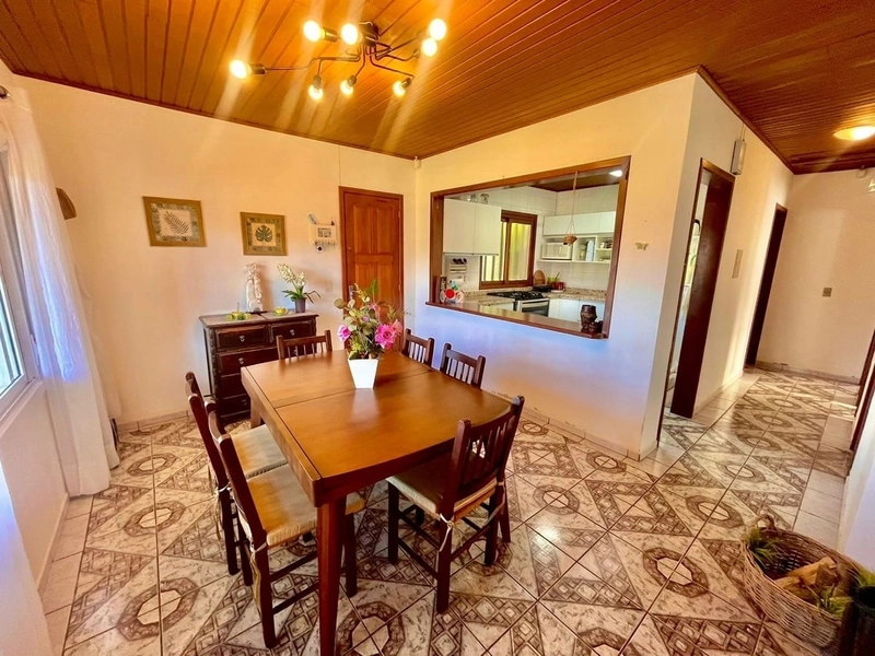 Casa com Suíte, Churrasqueira e Living Integrado: 14ª foto da galeria de imagens do imóvel