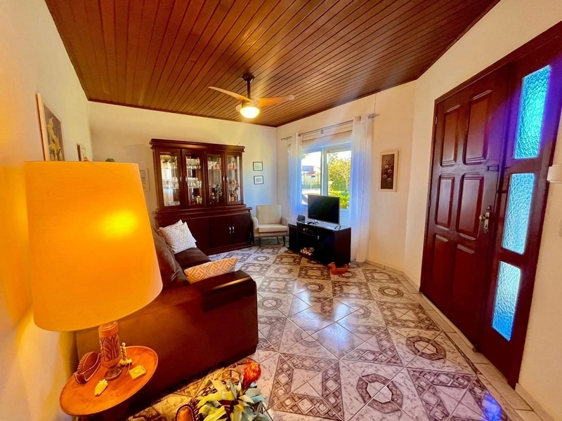Casa com Suíte, Churrasqueira e Living Integrado: 9ª foto da galeria de imagens do imóvel