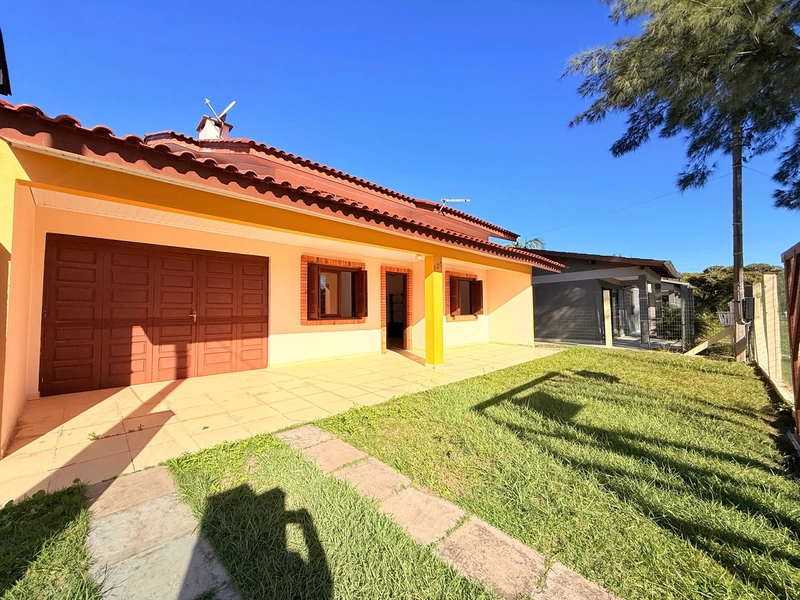 Linda Casa á Venda em Mariápolis com 3 Dormitórios: 2ª foto da galeria de imagens do imóvel