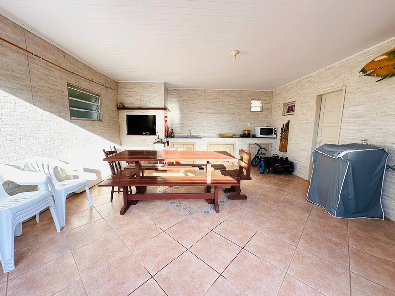 Ótima Casa com 4 Dormitórios e 2 Banheiros Sociais: 8ª foto da galeria de imagens do imóvel