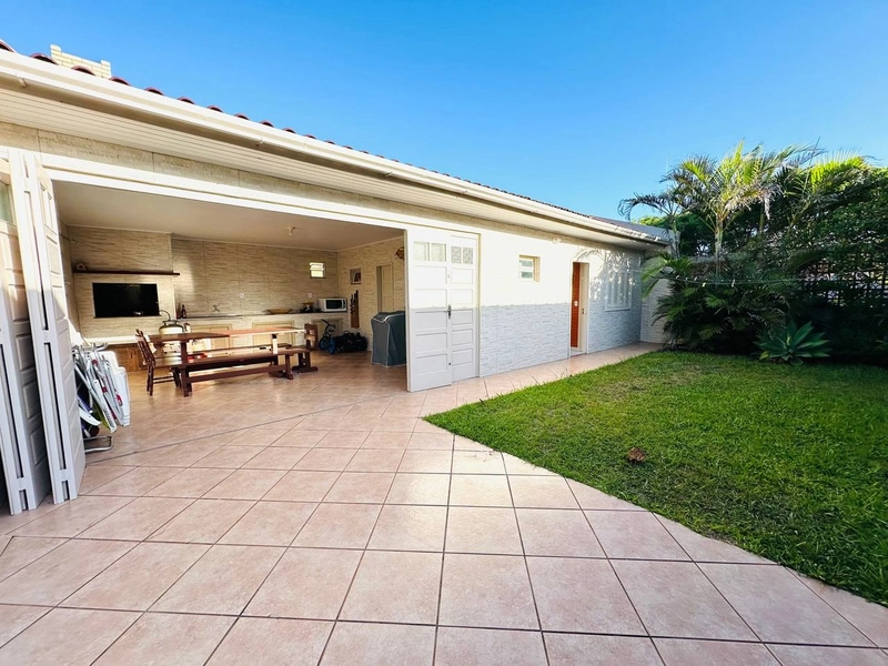 Ótima Casa com 4 Dormitórios e 2 Banheiros Sociais: 18ª foto da galeria de imagens do imóvel