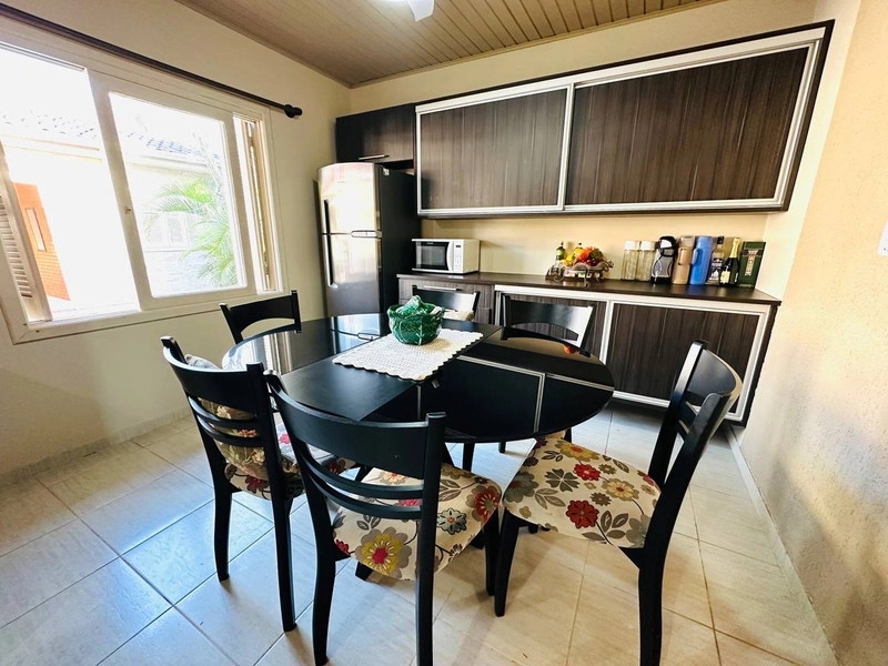 Ótima Casa com 4 Dormitórios e 2 Banheiros Sociais: 7ª foto da galeria de imagens do imóvel