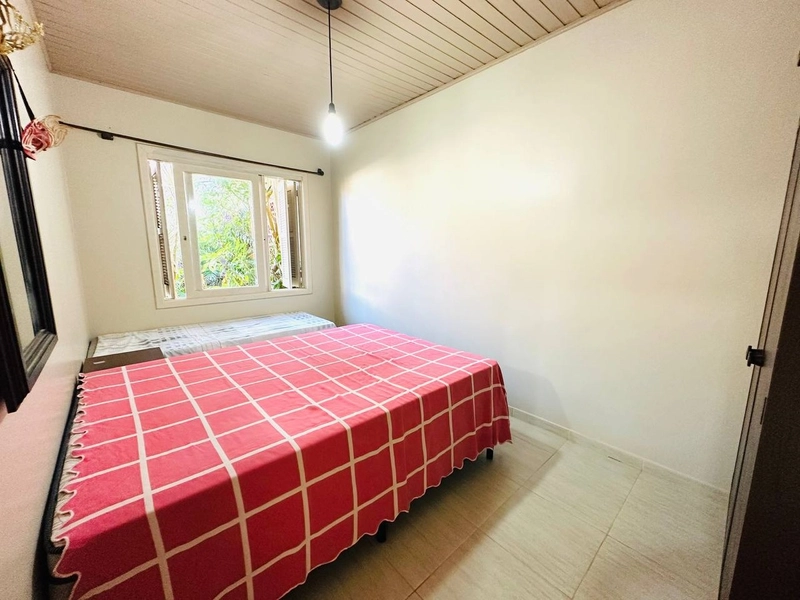 Ótima Casa com 4 Dormitórios e 2 Banheiros Sociais: 12ª foto da galeria de imagens do imóvel