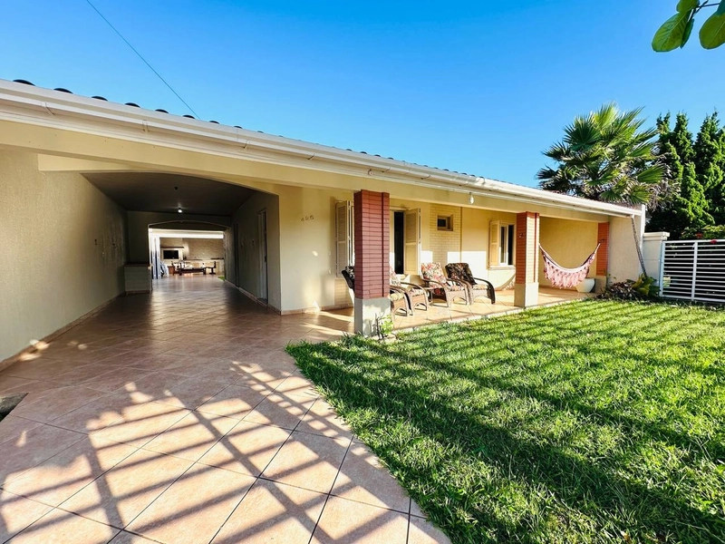 Ótima Casa com 4 Dormitórios e 2 Banheiros Sociais: 1ª foto da galeria de imagens do imóvel