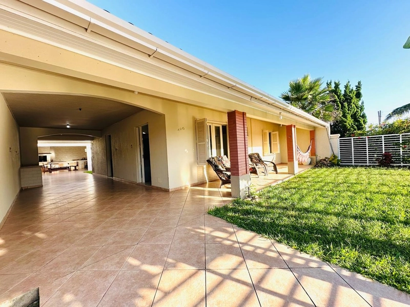 Ótima Casa com 4 Dormitórios e 2 Banheiros Sociais: 2ª foto da galeria de imagens do imóvel