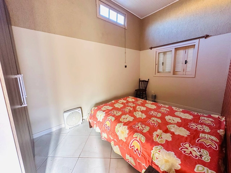 Ótima Casa com 4 Dormitórios e 2 Banheiros Sociais: 14ª foto da galeria de imagens do imóvel