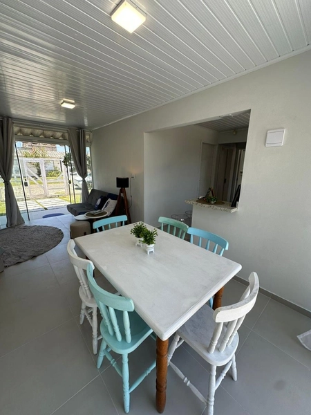 Charmosa Casa em Atlântida Sul com 3 Dormitórios e Pátio Amplo!: 4ª foto da galeria de imagens do imóvel