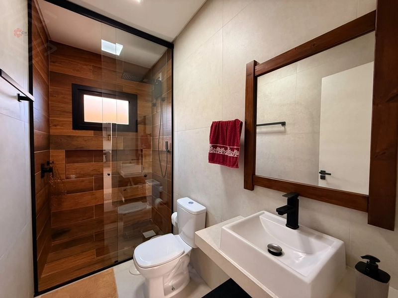 Charmosa Casa à Venda em Ótima Localização - 3 Dormitórios, Piscina e Amplo Pátio: 8ª foto da galeria de imagens do imóvel