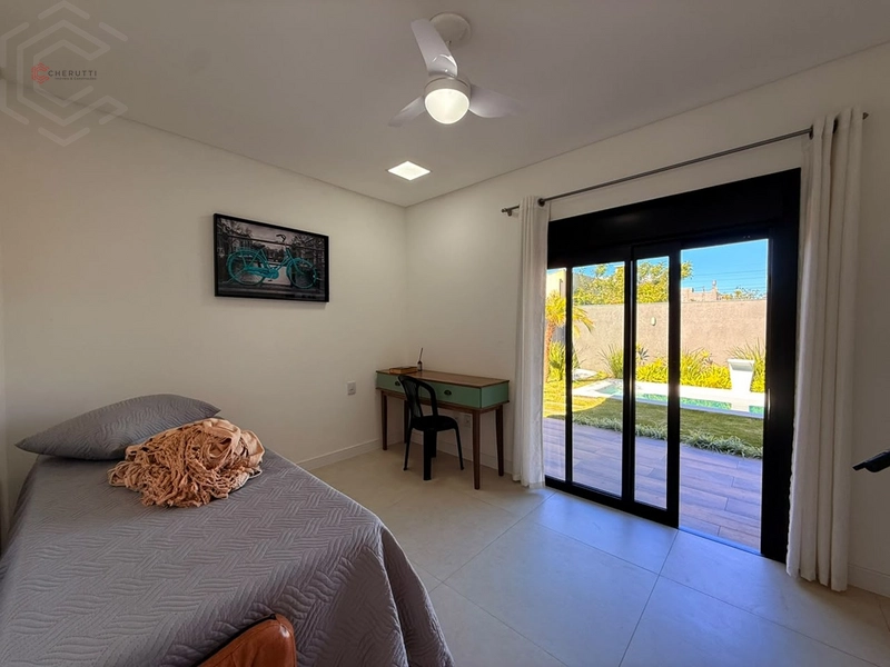 Charmosa Casa à Venda em Ótima Localização - 3 Dormitórios, Piscina e Amplo Pátio: 12ª foto da galeria de imagens do imóvel