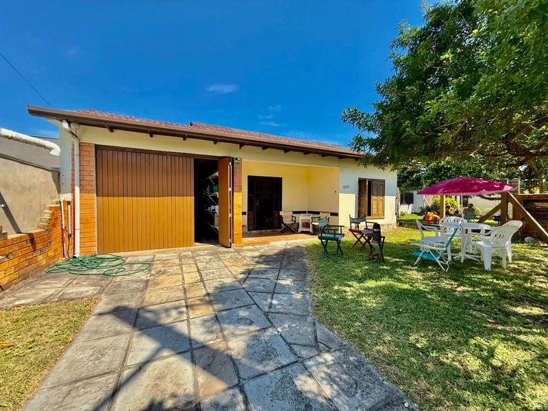 Casa com Espaço Gourmet e Pátio, Próxima ao Mar!: 1ª foto da galeria de imagens do imóvel
