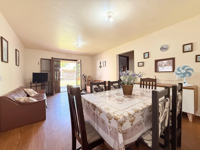 Casa á Venda em Ótima Localização, com 3 Dormitórios e 2 Banheiros!: 7ª foto da galeria de imagens do imóvel