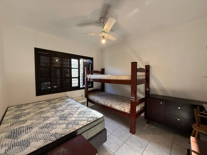 Linda Casa no Centro de Xangri-Lá com 3 Dormitórios e Lareira: 9ª foto da galeria de imagens do imóvel