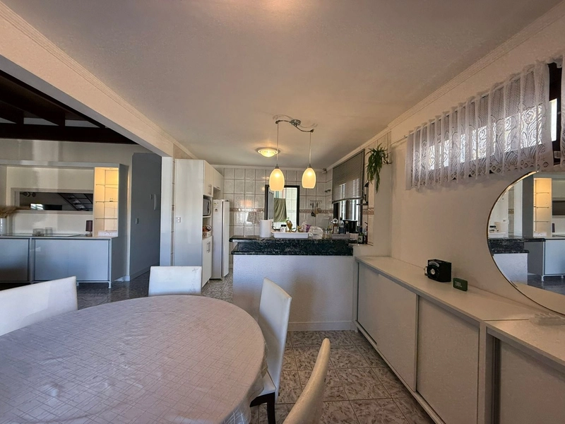 Linda Casa no Centro de Xangri-Lá com 3 Dormitórios e Lareira: 4ª foto da galeria de imagens do imóvel