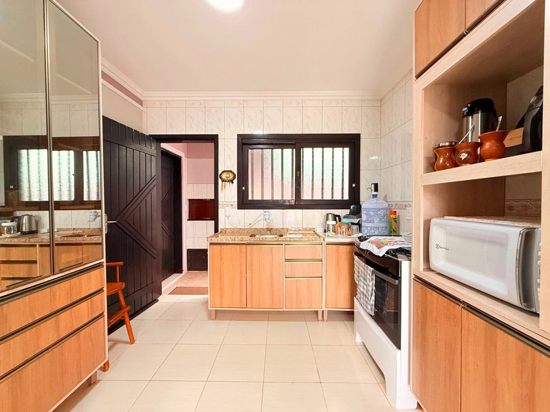 Linda Casa com Amplo Pátio, Lareira e 3 Dormitórios!: 9ª foto da galeria de imagens do imóvel