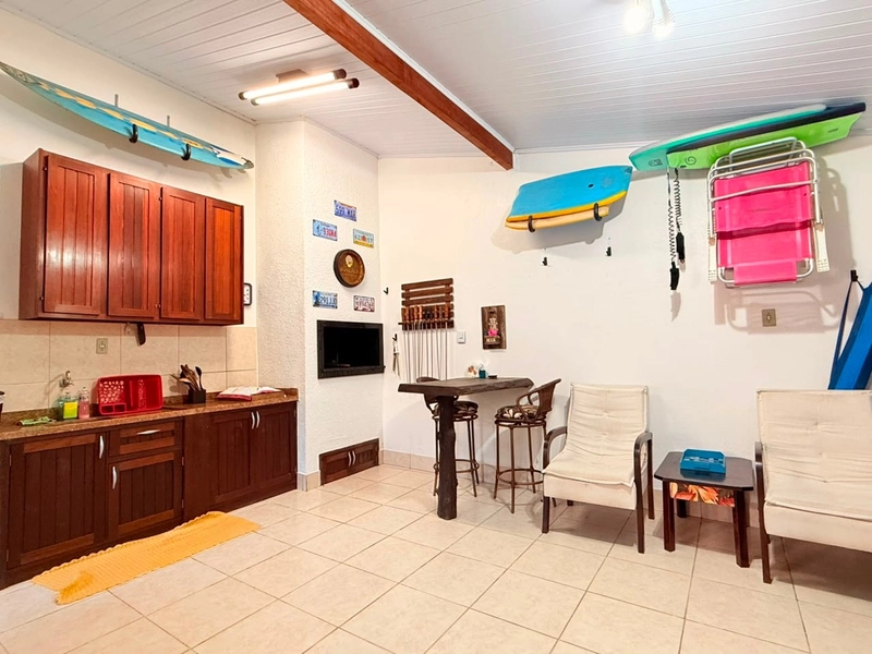 Casa Completa à Venda  com Pátio Amplo e Living Amplo!: 10ª foto da galeria de imagens do imóvel