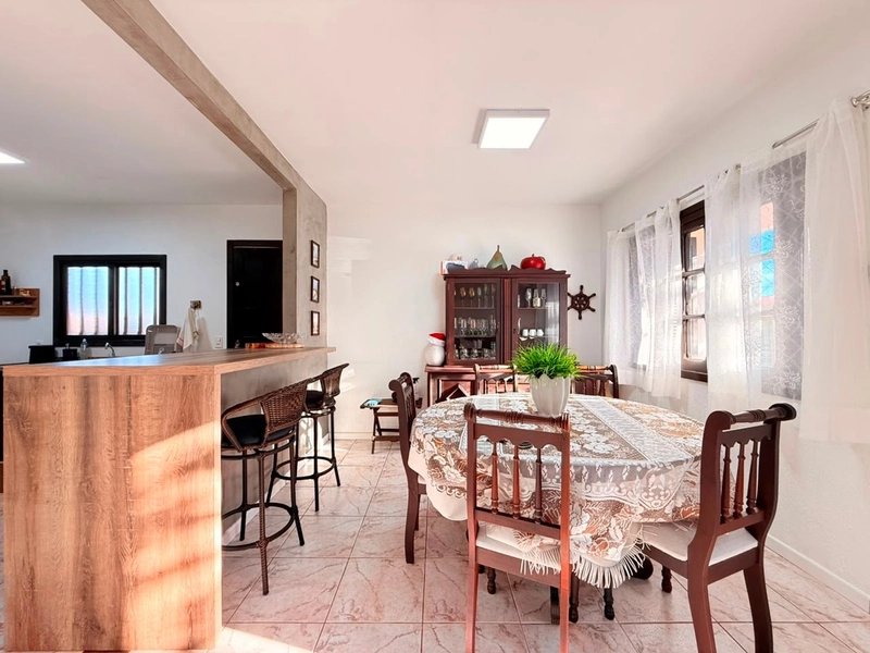 Casa Completa à Venda  com Pátio Amplo e Living Amplo!: 8ª foto da galeria de imagens do imóvel