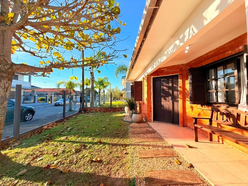 Casa Completa à Venda  com Pátio Amplo e Living Amplo!: 2ª foto da galeria de imagens do imóvel