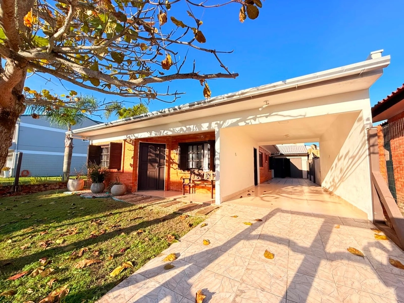 Casa Completa à Venda  com Pátio Amplo e Living Amplo!: 1ª foto da galeria de imagens do imóvel