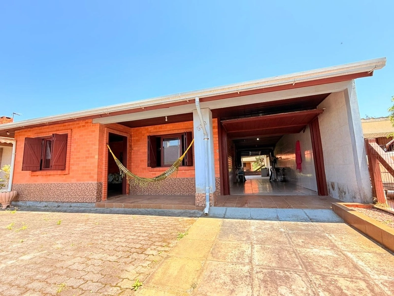 Casa Charmosa e Aconchegante, com 3 Quartos e um Pátio Amplo!: 1ª foto da galeria de imagens do imóvel