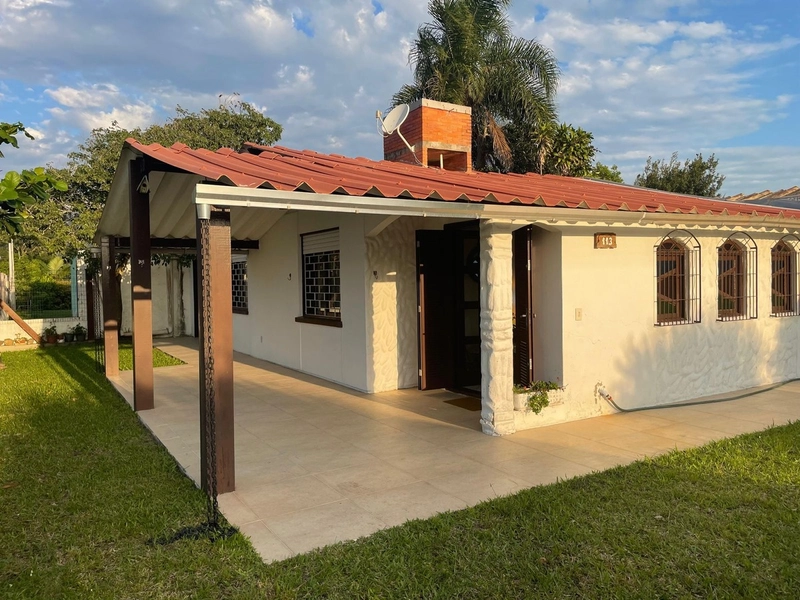 Casa de Esquina com Excelente Localização e Pátio Amplo: 1ª foto da galeria de imagens do imóvel