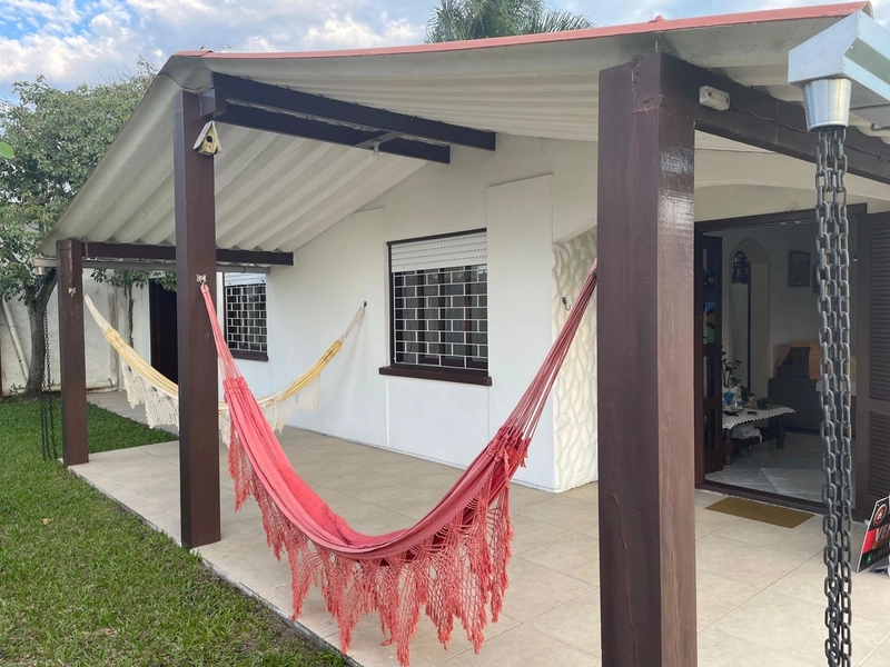 Casa de Esquina com Excelente Localização e Pátio Amplo: 3ª foto da galeria de imagens do imóvel