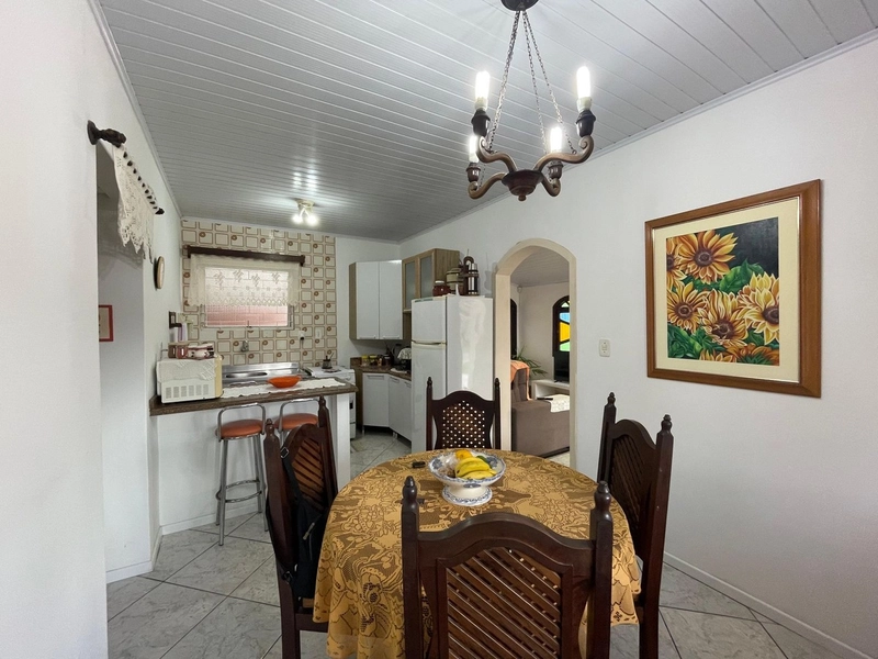 Casa de Esquina com Excelente Localização e Pátio Amplo: 10ª foto da galeria de imagens do imóvel