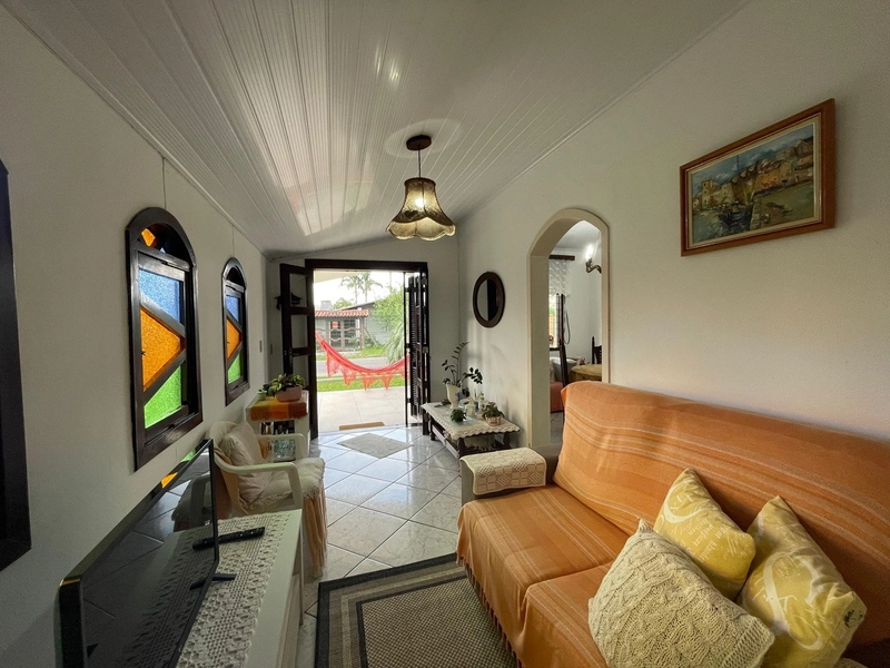Casa de Esquina com Excelente Localização e Pátio Amplo: 6ª foto da galeria de imagens do imóvel