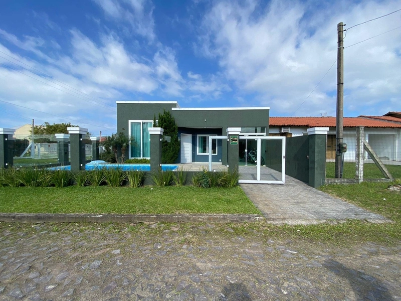 Casa espaçosa com suíte, lareira e piscina privativa!: 3ª foto da galeria de imagens do imóvel
