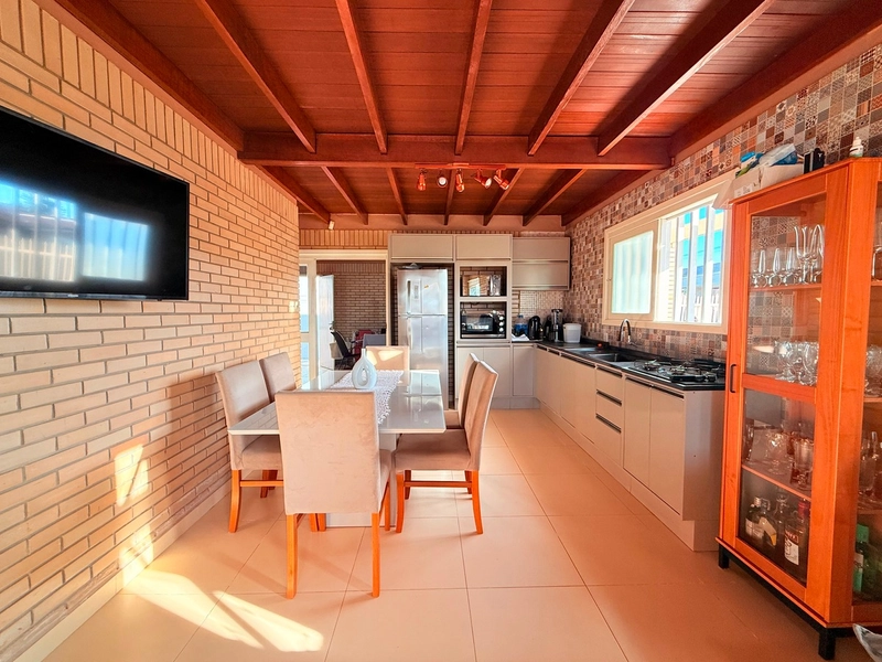 Linda Casa em Atântida Sul com 3 Dormitórios e Living Integrado!: 7ª foto da galeria de imagens do imóvel