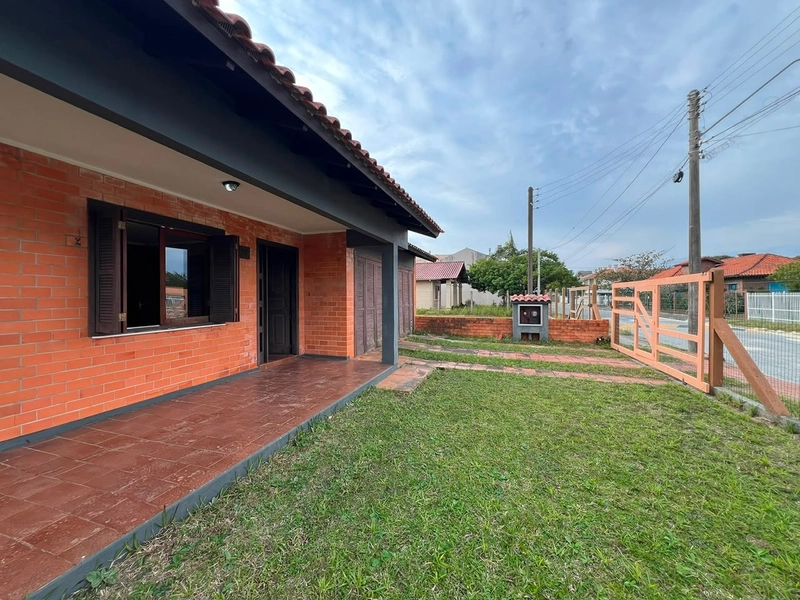 Linda Casa com 3 Dormitórios e Pátio Amplo!: 2ª foto da galeria de imagens do imóvel