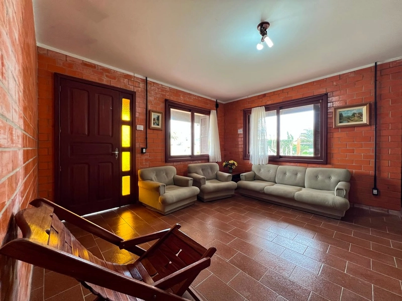 Linda Casa com 3 Dormitórios e Pátio Amplo!: 4ª foto da galeria de imagens do imóvel